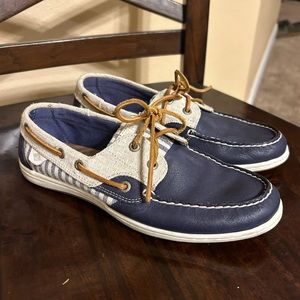 Women’s Sperry boat shoe